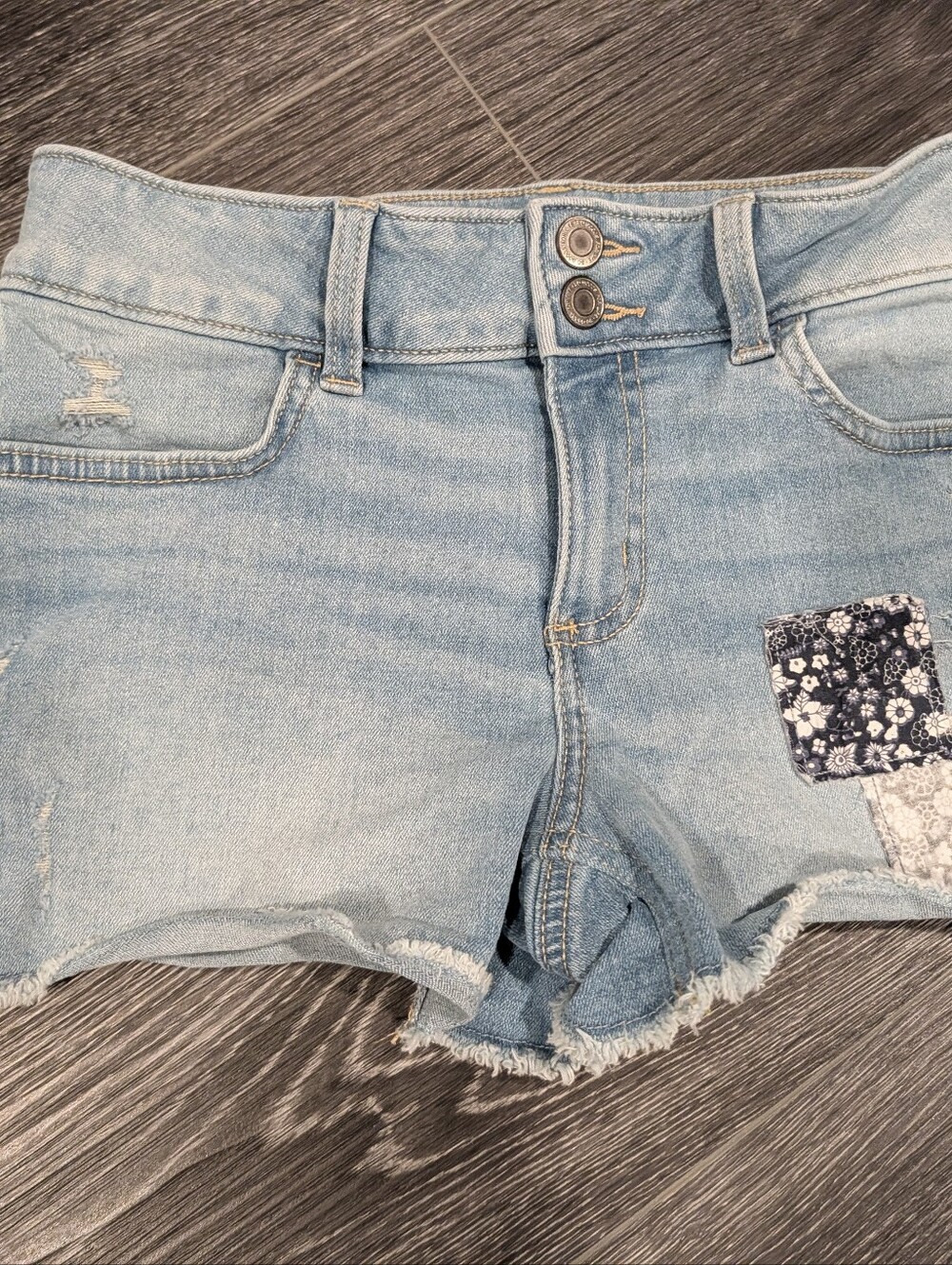 SO Light Blue Cropped Denim Jeans with Frayed Hem